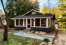 Charming Craftsman Cottage, Walk to Beach