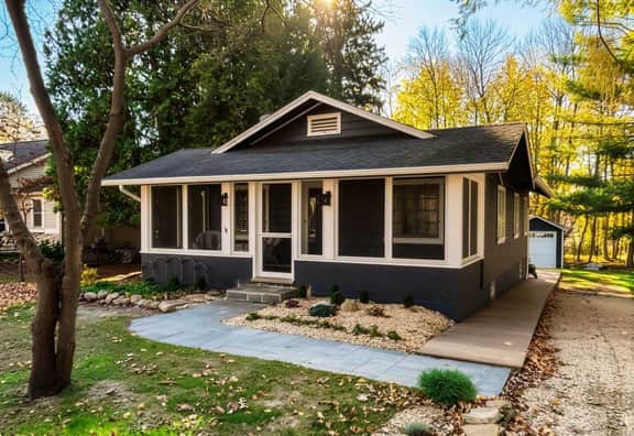 Charming Craftsman Cottage, Walk to Beach