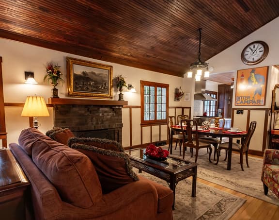 Charming Craftsman Cottage, Walk to Beach